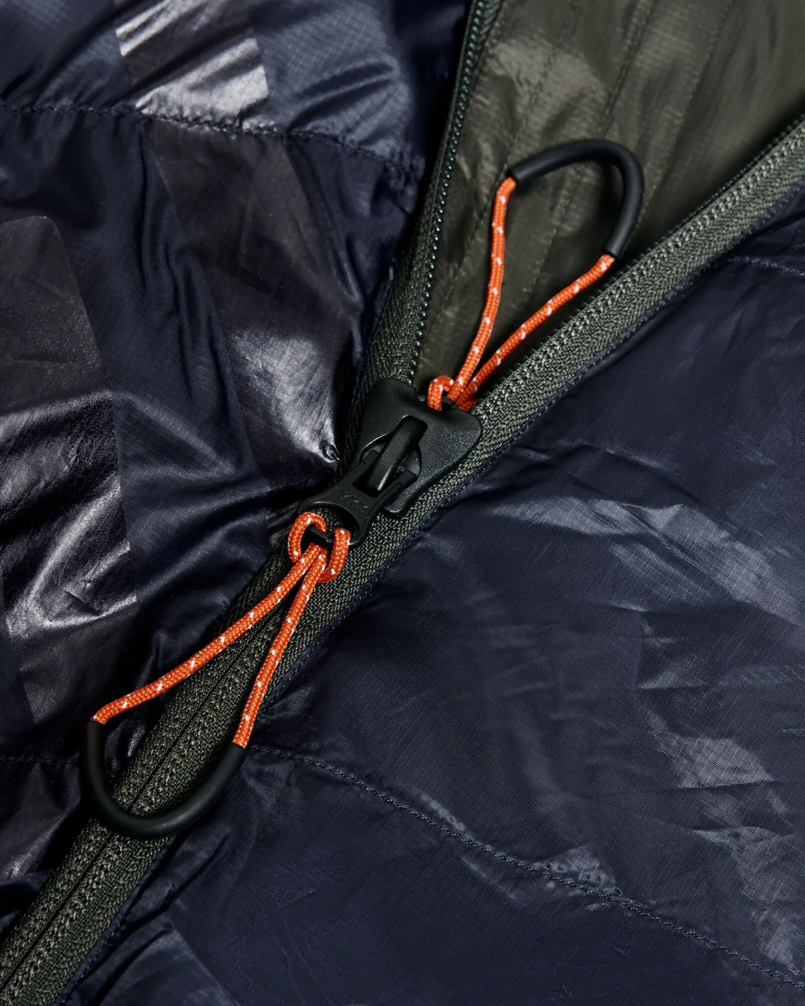 Zenter -3°C Down Sleeping Bag - Large - Black Stingray/Dark Moss